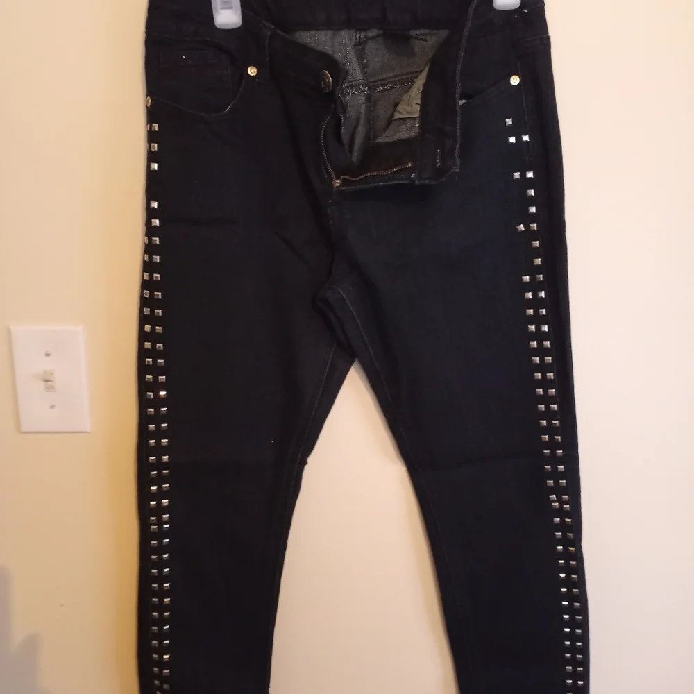 Jeans - Picture 1 of 8